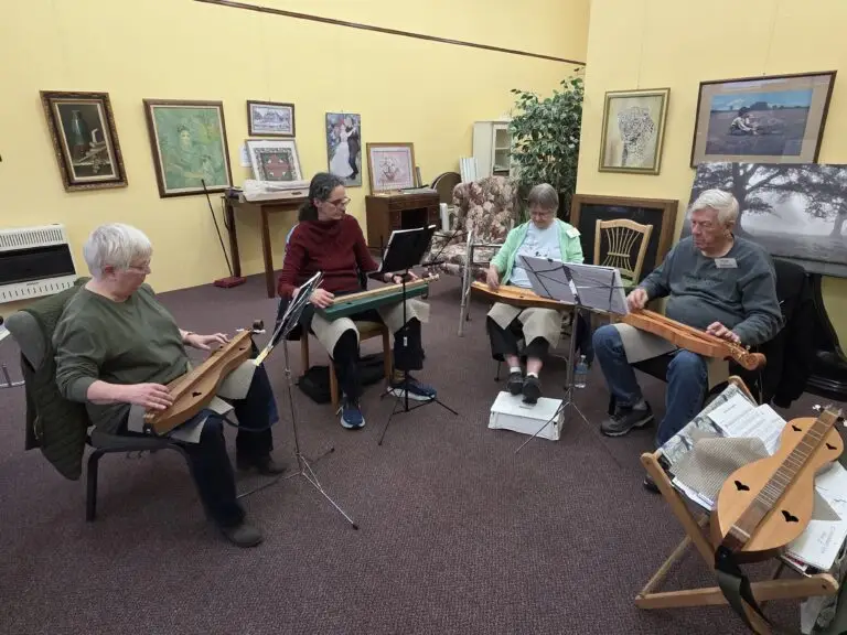 people playing mountain dulcimers